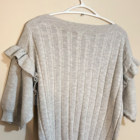 $9🎅🏼 RW&CO Lightweight Grey Knit Ruffled Drop Shoulder Short Sleeve Sweater - Picture 13 of 15
